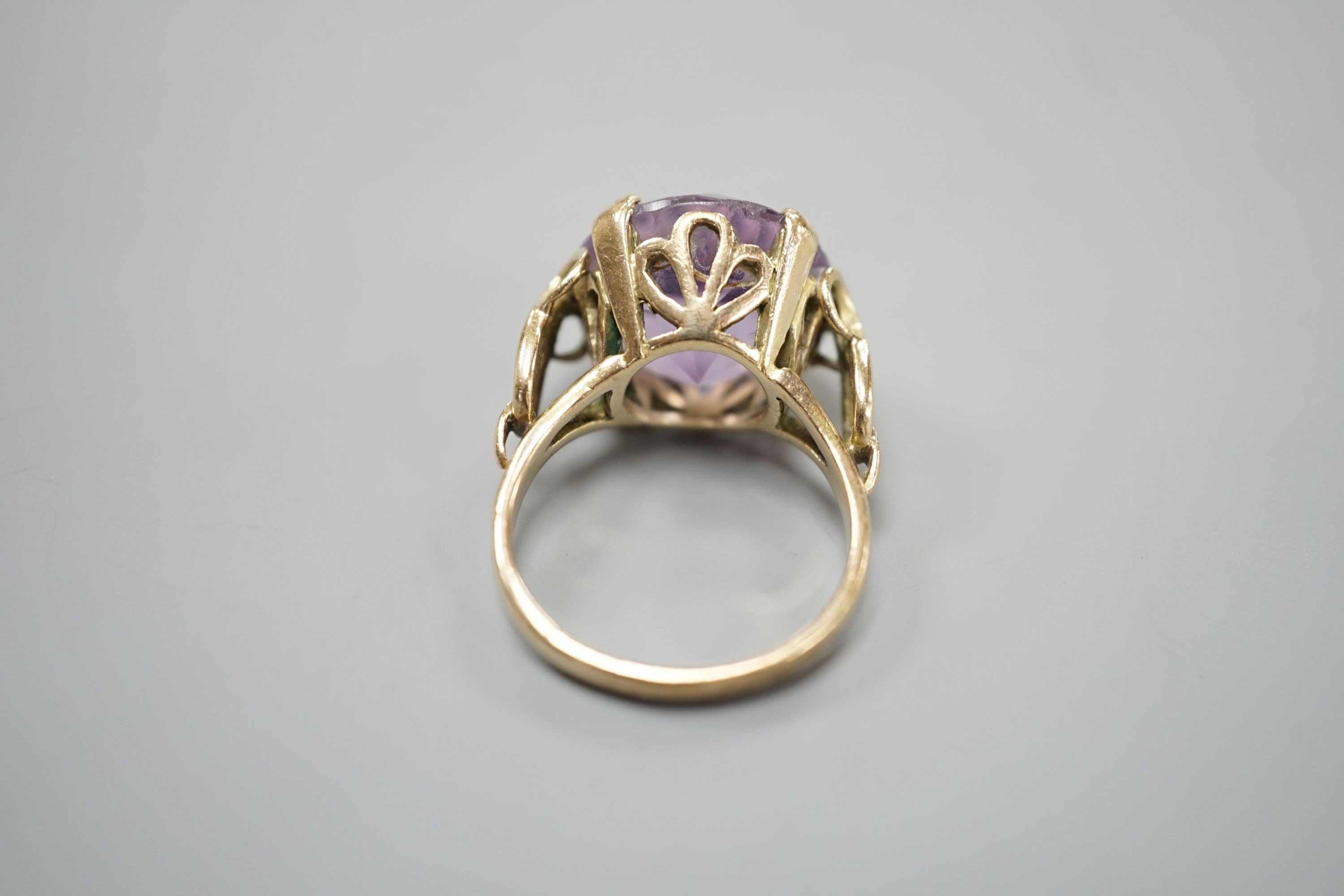 A modern 9ct gold and amethyst set dress ring, size O, gross weight 7.3 grams.